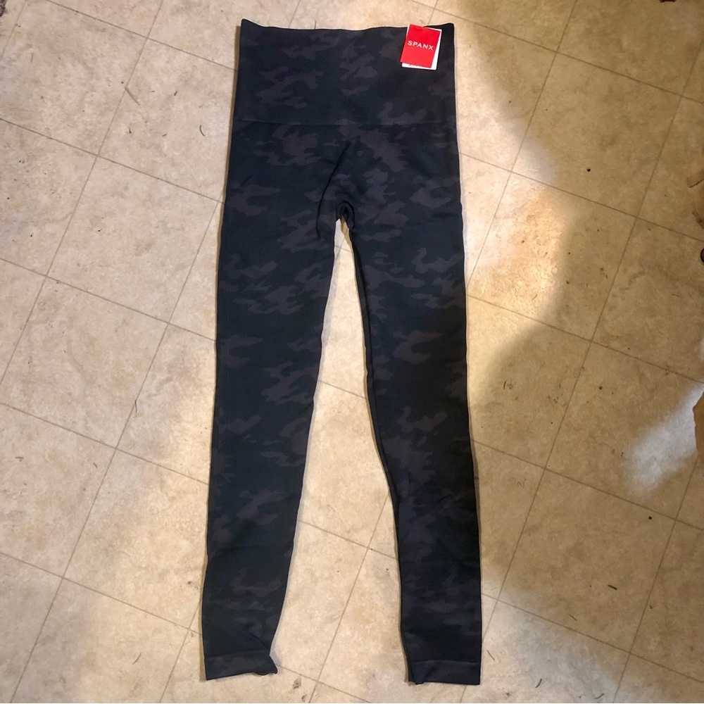 NWT! Spanx black camo look at me now leggings, size medium, new with tags! 🖤